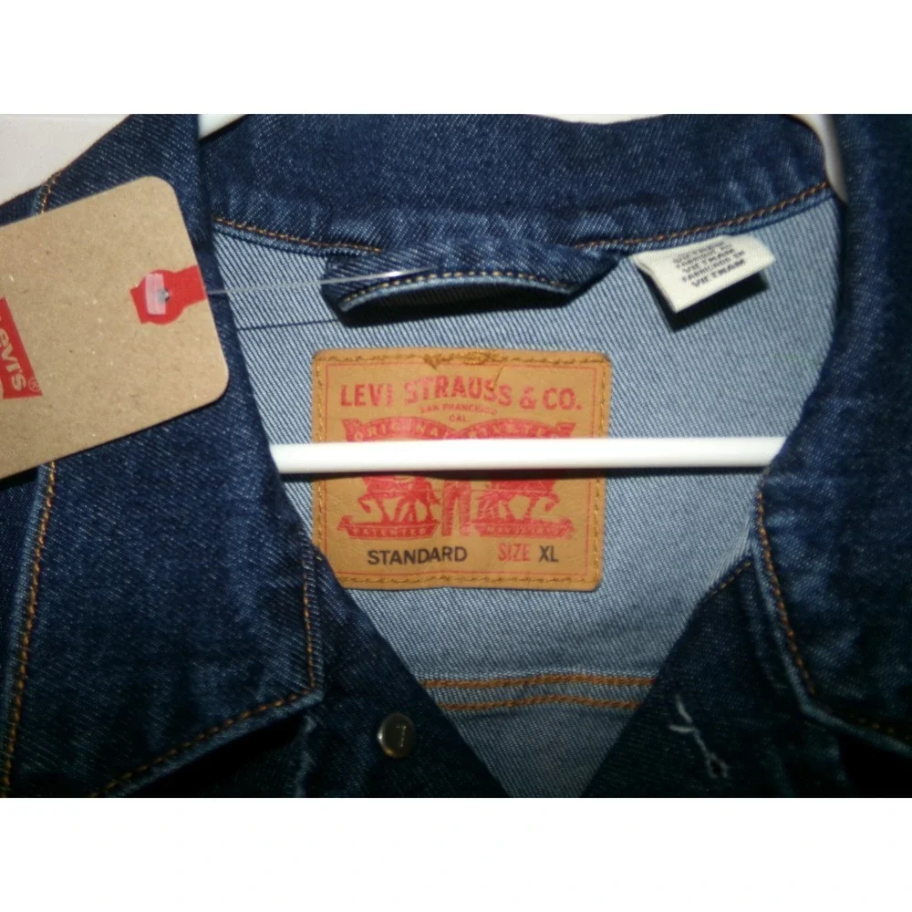 Levis Mens Trucker Jacket Dark Wash Denim Standard Fit XL NWT - Picture 2 of 4